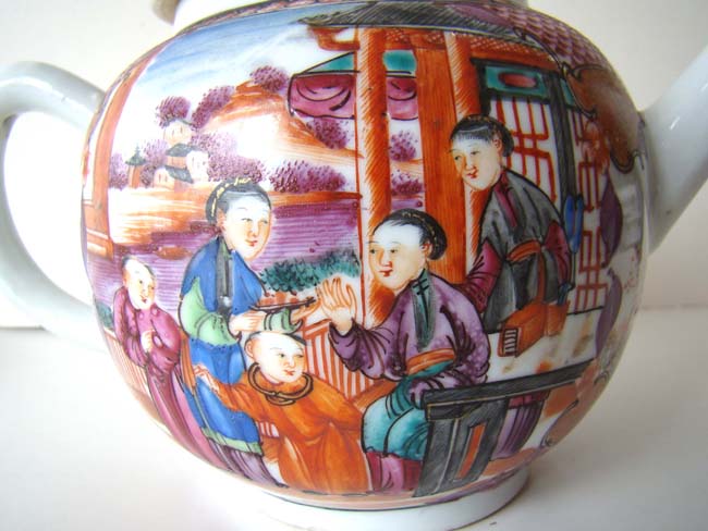 An attractive 18th century Chinese Export Porcelain Teapot circa 1740 — image 2